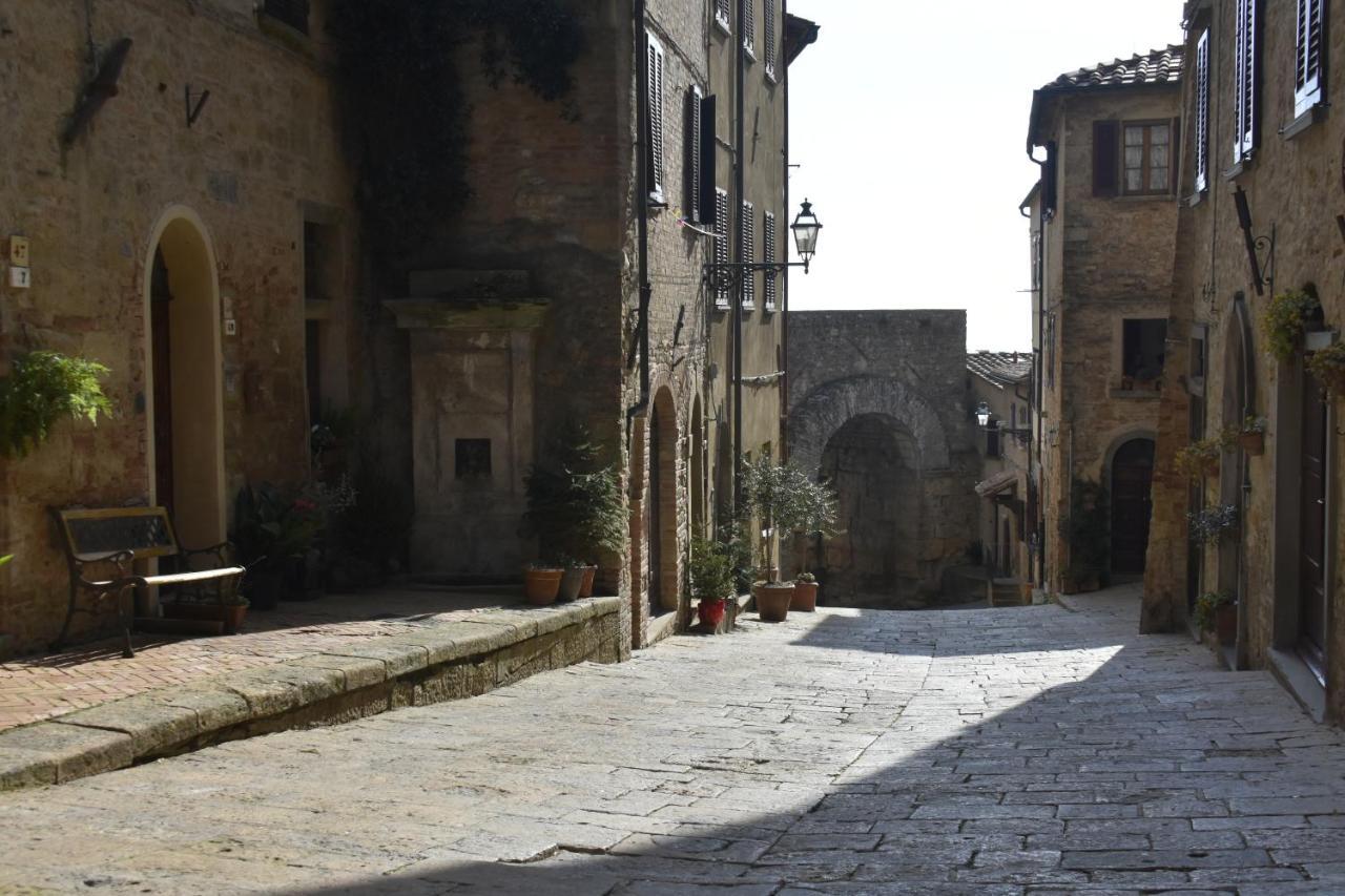 וולטרה Casa Vacanze E Brevi Periodi Alla Porta Etrusca La Panchina Al Sole מראה חיצוני תמונה