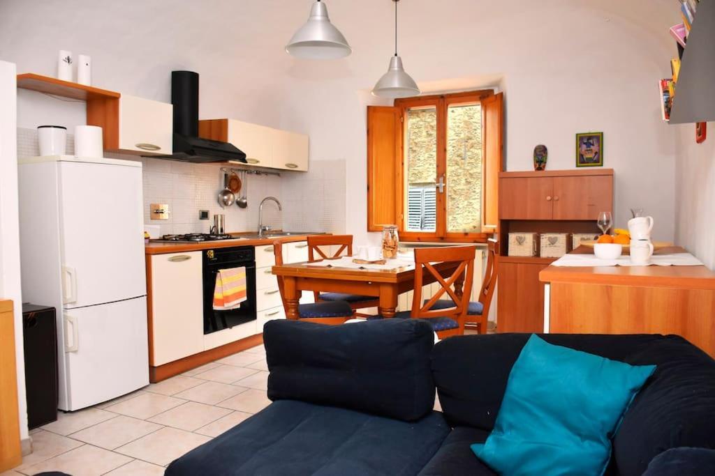 וולטרה Casa Vacanze E Brevi Periodi Alla Porta Etrusca La Panchina Al Sole מראה חיצוני תמונה
